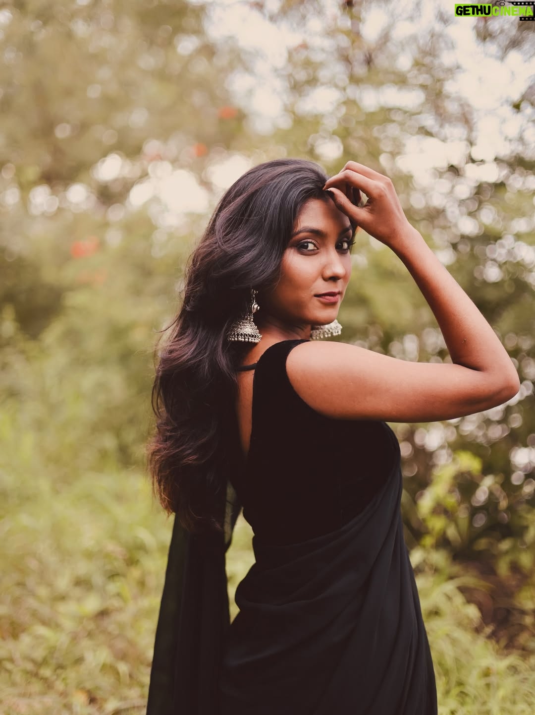Nandini Padmukh - 3 Likes - सादगी तो हमारी जरा देखिये 💕

PC : @tej_mohite_photography