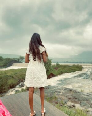 Nandini Padmukh Instagram - किसी रोज बारीश जो आये समझ लेना बुंदोमे मै हू 🫶🏻✨

PC : @sumieonn @sumieclicks 

#asthetic #love #nature #barish #rain #vibe #moment