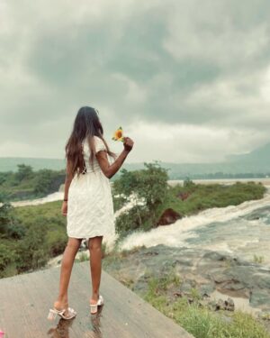 Nandini Padmukh Instagram - किसी रोज बारीश जो आये समझ लेना बुंदोमे मै हू 🫶🏻✨

PC : @sumieonn @sumieclicks 

#asthetic #love #nature #barish #rain #vibe #moment