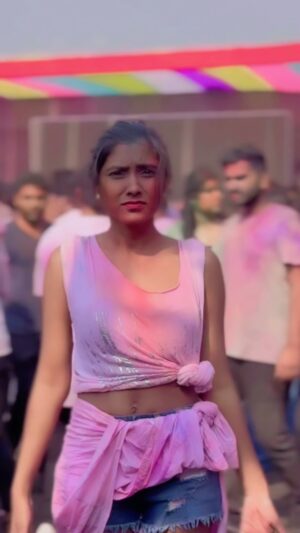 Nandini Padmukh Instagram - Happy holi ā¤ļøāØ
#trending #nandinipadmukh #rhythmic__girl #foryou #foryoupage #trendingreels #happyholi #holihai #holivibes