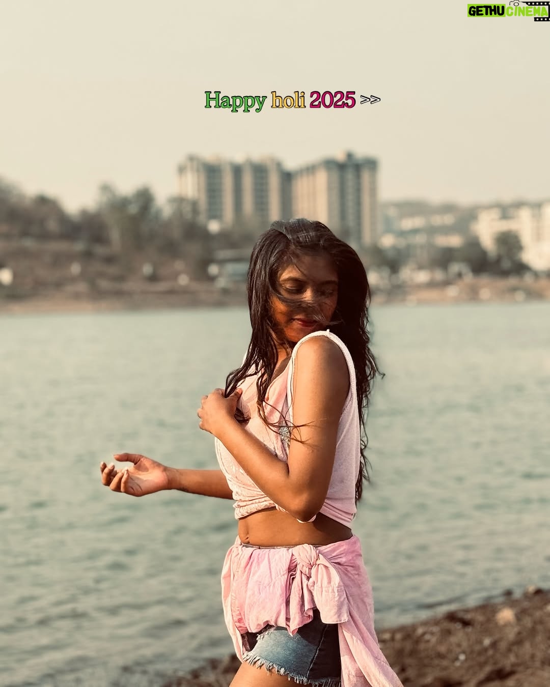 Nandini Padmukh - 135 Likes - Happy holi ✨

#happyholi #holi #happyholi2025 #holivibes