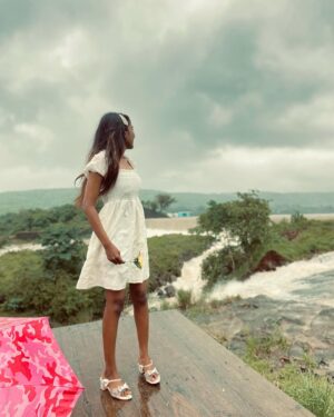 Nandini Padmukh Instagram - किसी रोज बारीश जो आये समझ लेना बुंदोमे मै हू 🫶🏻✨

PC : @sumieonn @sumieclicks 

#asthetic #love #nature #barish #rain #vibe #moment