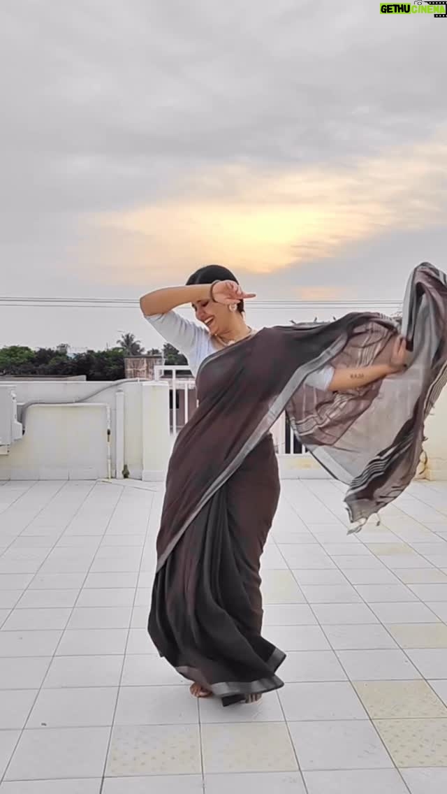 Nanditha Jennifer - 7.2K Likes - Priya Raa Gale 🤎🤍💃🏻
.
.
.
#reels #trendingsongs #trend  #sareelove #smile #telugu #cinema #tollywood #telugulovesongs #handloomcottonsaree #blessed #instagood #reelsofinstagram #dance#grace  #beautiful #instadaily #trend #thankyou #jesus #gratitude #smile #longhair #fabulous #jenniferr252reels 
#likesfotlikes
