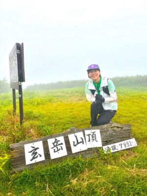 Nao Minamisawa Instagram - 本日の#そこに山があるから ⛰️
静岡県熱海市と函南町にまたがる#玄岳 へ!
草木をかき分けたり、笹のトンネルを通ったり、霧に包まれた幻想的な池に出会ったり。
探検しているような気分の登山でした🧭🪖
BS朝日にて、夜10時30分から📺
TVerでも!
ぜひご覧ください!
@sokoyama_bsa #bs朝日 #登山 @mammut_japan