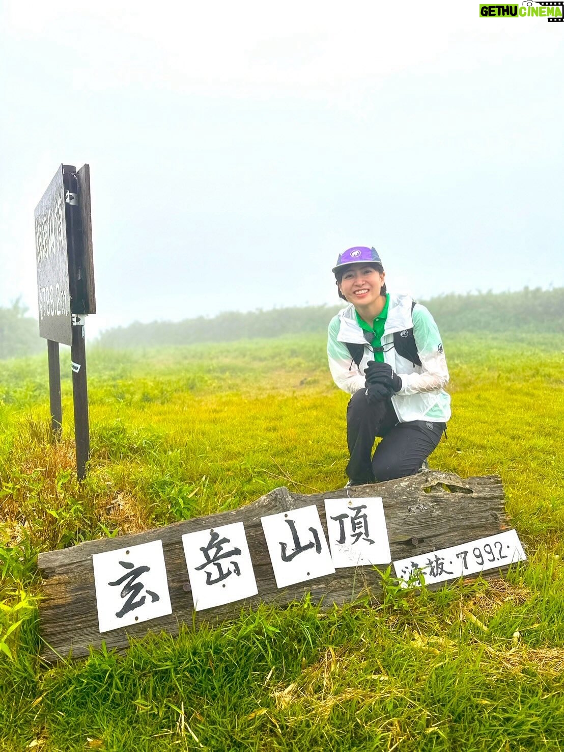 Nao Minamisawa - 2.7K Likes - 本日の#そこに山があるから ⛰️

静岡県熱海市と函南町にまたがる#玄岳 へ！

草木をかき分けたり、笹のトンネルを通ったり、霧に包まれた幻想的な池に出会ったり。
探検しているような気分の登山でした🧭🪖

BS朝日にて、夜10時30分から📺
TVerでも！

ぜひご覧ください！
@sokoyama_bsa #bs朝日 #登山 @mammut_japan