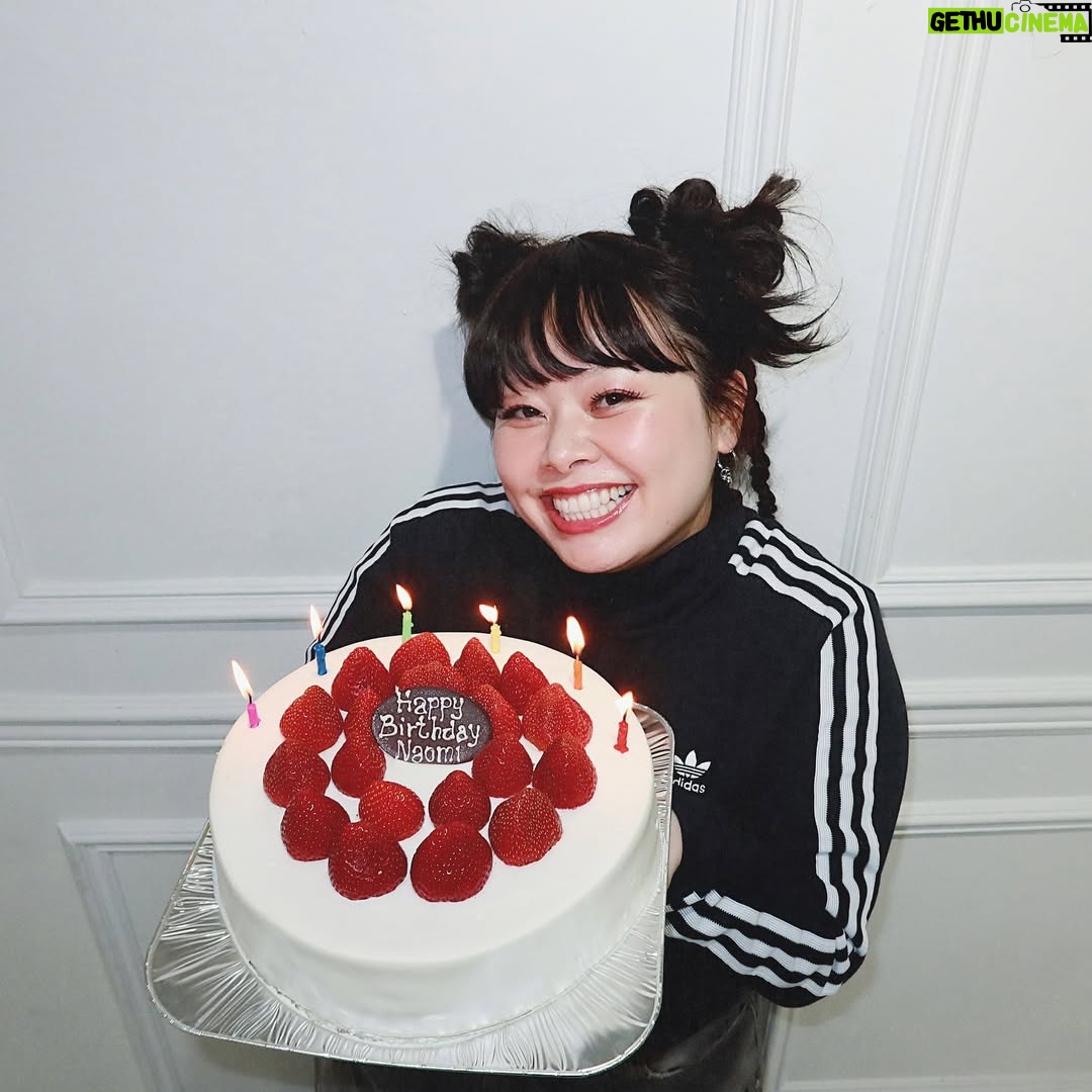 Naomi Watanabe - 438K Likes - 本日38歳になりました！！！

引き続き健康に気を付けながら、
邁進してまいります！！！

いつもいつも皆様沢山の応援ありがとうございます！
これからもよろしくお願いしますんにょ🌞

とりあえず東京ドームまでは死なないように気を付けます。笑