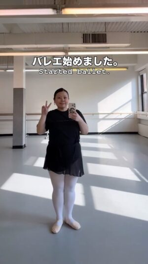 Naomi Watanabe Instagram - バレエ初日
もちろん足は痛いんだけど、英語でフランス語を学ぶという事件で頭も痛かった。笑 来年までに体幹バッキバキになるかな?
My first-ever ballet class.
Naturally, my feet hurt—but learning French in English gave me a headache too😂
#渡辺直美20東京ドーム
#ballet
#バレエ