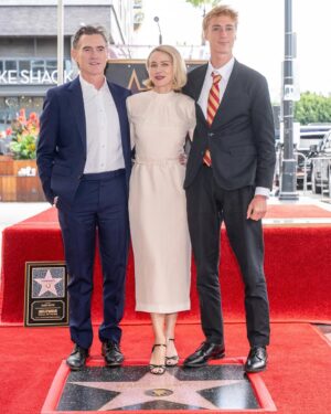 Naomi Watts Instagram - Oh my stars! This was such a special day. My heart’s still in my throat. Thanks for all the love ⭐️

Styling: @jeanannwilliams 
Hair: @officialdanilohair 
Makeup: @marywilesmakeup 

PC: @imagerybyoscar / @hollywoodchamberofcommerce / @wattsupphoto 

@hwdwalkoffame 
@stargirl_stuff