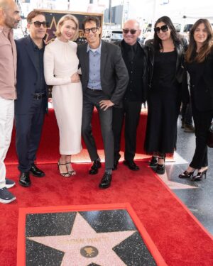 Naomi Watts Instagram - Oh my stars! This was such a special day. My heart’s still in my throat. Thanks for all the love ⭐️

Styling: @jeanannwilliams 
Hair: @officialdanilohair 
Makeup: @marywilesmakeup 

PC: @imagerybyoscar / @hollywoodchamberofcommerce / @wattsupphoto 

@hwdwalkoffame 
@stargirl_stuff
