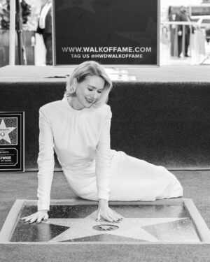 Naomi Watts Instagram - Oh my stars! This was such a special day. My heart’s still in my throat. Thanks for all the love ⭐️

Styling: @jeanannwilliams 
Hair: @officialdanilohair 
Makeup: @marywilesmakeup 

PC: @imagerybyoscar / @hollywoodchamberofcommerce / @wattsupphoto 

@hwdwalkoffame 
@stargirl_stuff