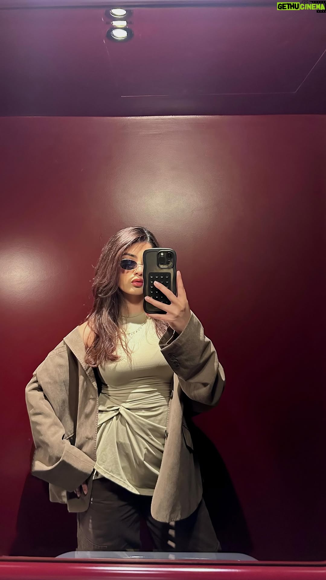 Natallia Aroraa - 3 Likes - All about these brown tones - do you prefer natural palettes or bright pops of color? 🤎

📸 @marykatefreelance 

#stylinginspo #brownaesthetic #streetstylelondon #girlyfashion #howtowear