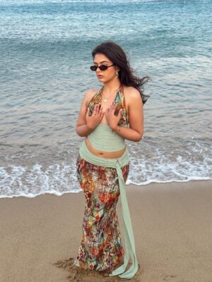 Natallia Aroraa Instagram - guess the temp 🪼🥥🐚🌊