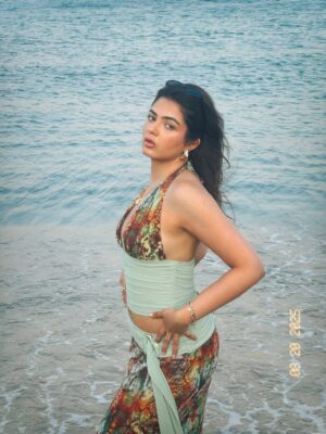 Natallia Aroraa Instagram - guess the temp 🪼🥥🐚🌊