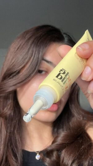 Natallia Aroraa Instagram - It’s your turn girls - tell me the most unhinged beauty hacks and I’m not talking about “oil your hair or gua sha your face”. I want the most unheard of and genius tips you never talked about 👀💅🏼 

also my new favourite eye cream from @indewild is truly 🪄😮‍💨

#beautyhacks #undereyes #viralskincare #darkcirclestreatment #indewild
