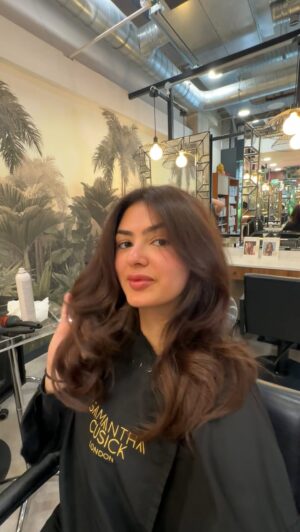 Natallia Aroraa Instagram - Can’t believe they ruined my hair by giving me face-framing layers that actually suit me. And the products? Too soft. Too shiny. Too healthy.

If you’re into that sort of thing… blame @samanthacusicklondon & @authenticbeautyconceptuk 👀

#hairrefresh #londonsalons #haircutinspo #stylinghair
