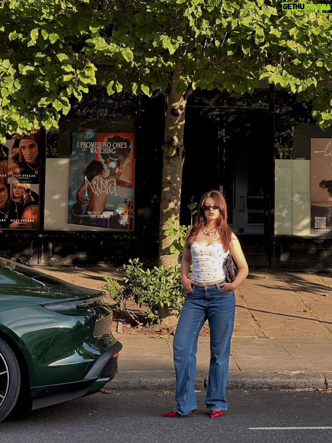 Natallia Aroraa - 3 Likes - just stopping by 🚥