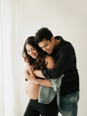 Natasha Doshi Instagram - Love how simple and stylish this session was 🤍
.
.
 Maternity photoshoot in Mumbai, best maternity photographer in Mumbai, pregnancy photoshoot in Mumbai, pre- pregnancy photoshoot, pregnancy announcement, maternity portraits in Mumbai, casual maternity photoshoot in Mumbai, lifestyle maternity photoshoot in Mumbai,]