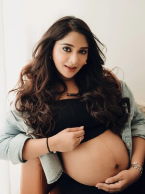 Natasha Doshi Instagram - Love how simple and stylish this session was 🤍
.
.
 Maternity photoshoot in Mumbai, best maternity photographer in Mumbai, pregnancy photoshoot in Mumbai, pre- pregnancy photoshoot, pregnancy announcement, maternity portraits in Mumbai, casual maternity photoshoot in Mumbai, lifestyle maternity photoshoot in Mumbai,]
