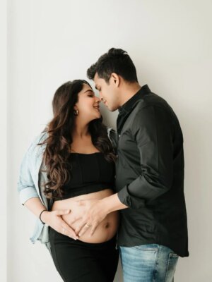 Natasha Doshi Instagram - Love how simple and stylish this session was 🤍
.
.
 Maternity photoshoot in Mumbai, best maternity photographer in Mumbai, pregnancy photoshoot in Mumbai, pre- pregnancy photoshoot, pregnancy announcement, maternity portraits in Mumbai, casual maternity photoshoot in Mumbai, lifestyle maternity photoshoot in Mumbai,]