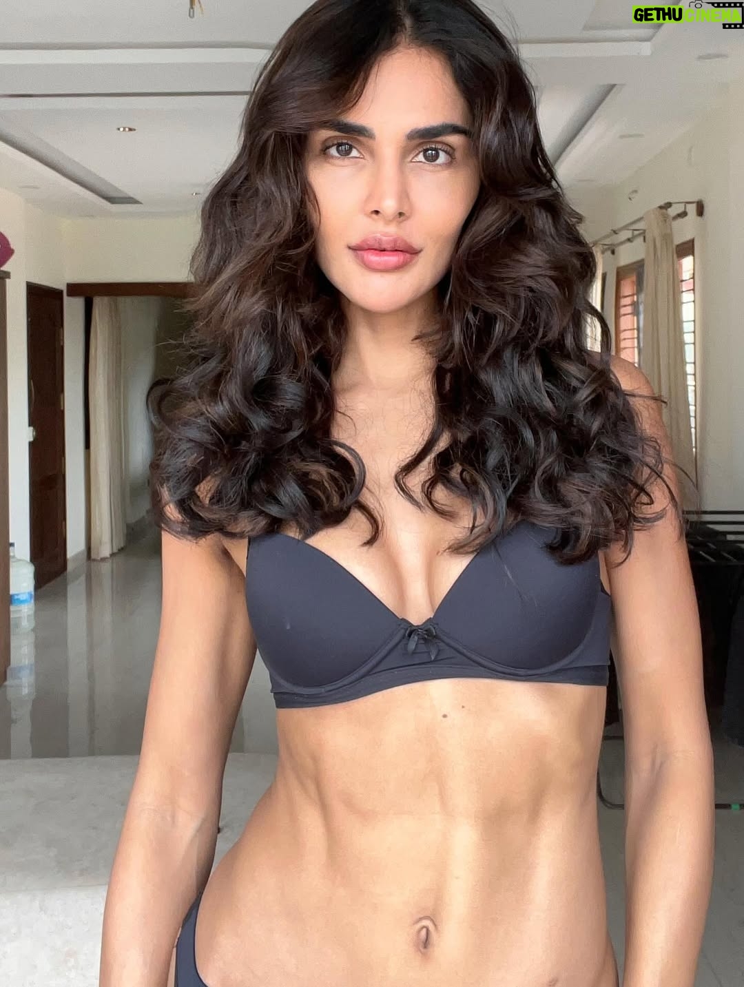 Nathalia Kaur - 6.4K Likes - Fresh 📸