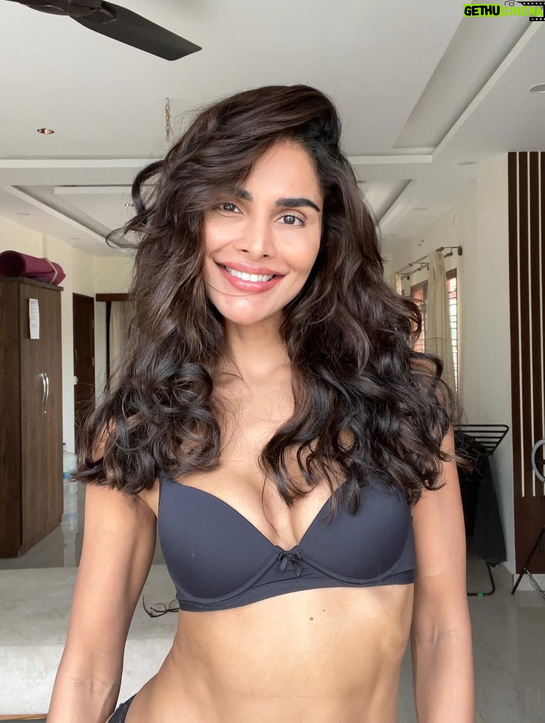 Nathalia Kaur - 6.4K Likes - Fresh 📸