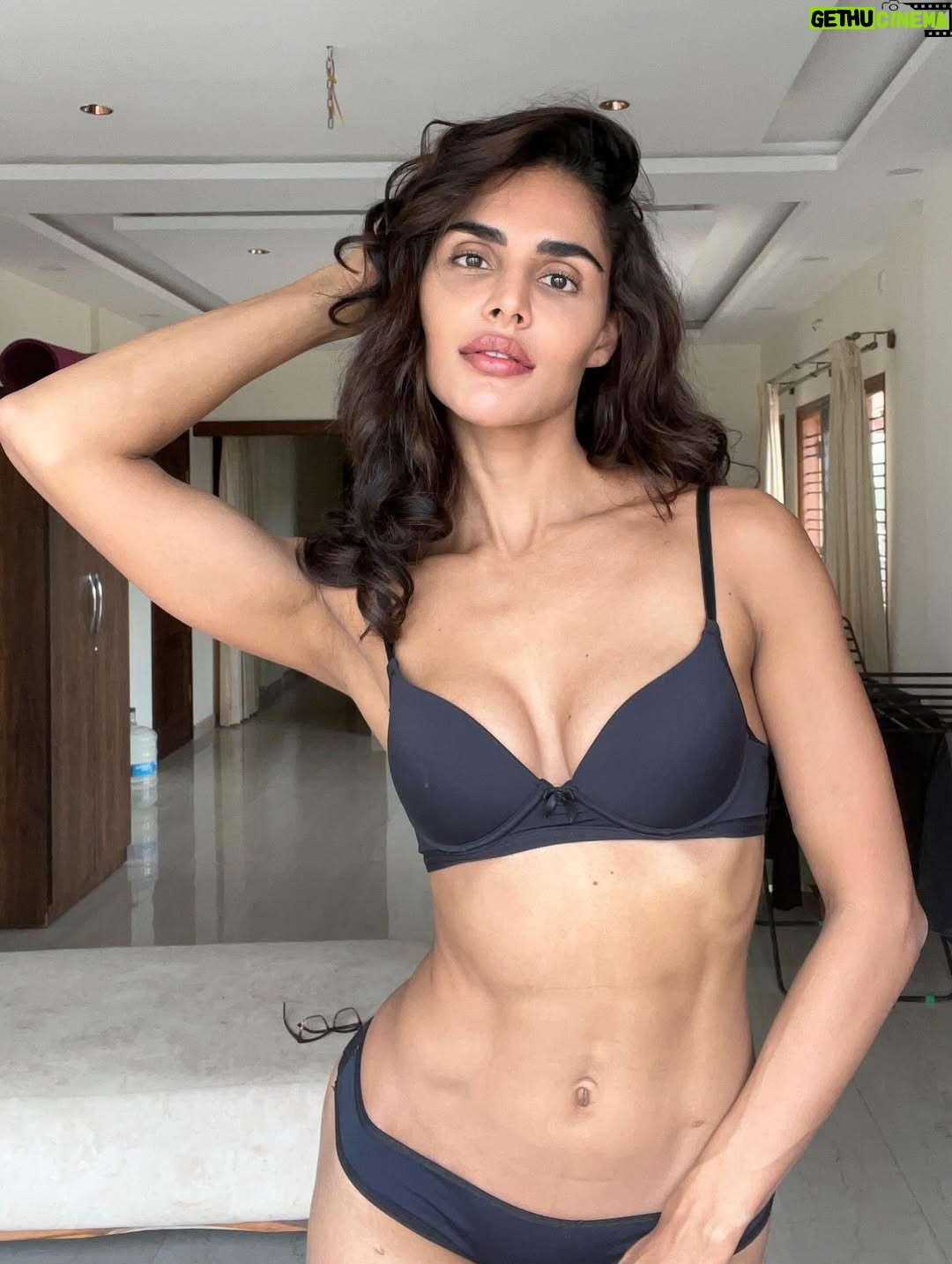 Nathalia Kaur - 6.4K Likes - Fresh 📸