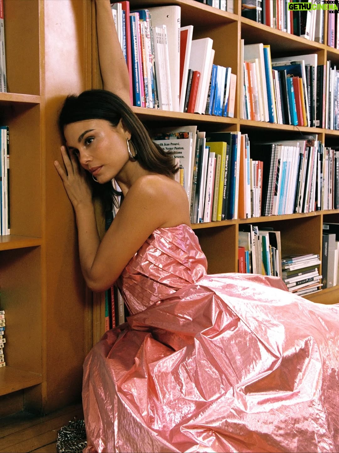 Nathalie Kelley - 8.1K Likes - Here’s a sustainable circular fashion tip from @openclosit: in addition to to borrowing or buying secondhand - You can always rent looks for special occasions … 👗 see @openclosit for more rentable designer pieces including from my own closet. 💋