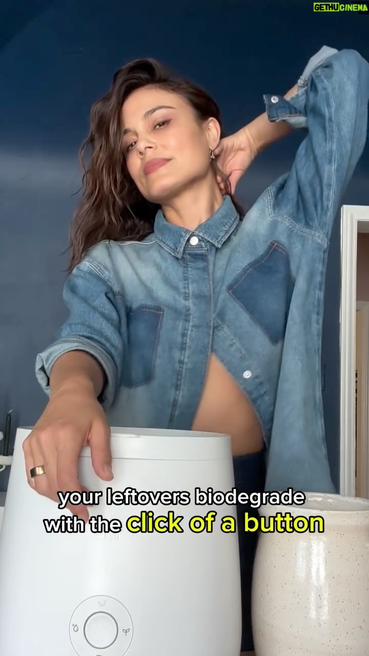 Nathalie Kelley - 3.5K Likes - Little changes can have a big impact.
Composting our food scraps, choosing clothes made by brands that respect people and planet, swapping plastic for biodegradable everyday items — these small conscious acts ripple but but are not always easy to do. That’s why I want to shout out to @getlomi , @triarchy, and @pelacase for making these little changes more accessible -  and now North American residents can enter to win a Lomi 3   $250 gift cards from both Triarchy and Pela!

To enter:
1️⃣ Follow @lomi @triarchy @pelacase and @ me your handle 
2️⃣ Like this post
3️⃣ Tag a friend who’s daily choices inspire you
 For bonus points - share this post to your story and tag me 🌞

Giveaway closes this Friday! Winner announced in my stories.