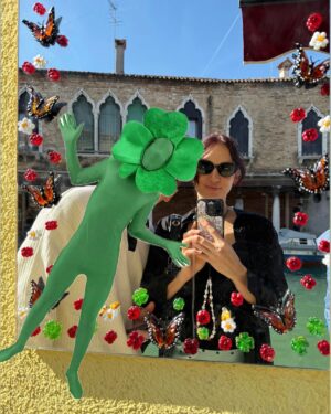 Nathalie Odzierejko Instagram - Cette année Lola a eu 10 ans, moi 40, on a fêté les un an de Gigi mais ça fait aussi un an qu’on est ensemble avec mon copain. Tout est carré en 2025 💟
( purée j’ai oublié de flouter son visage sur la 5eme )