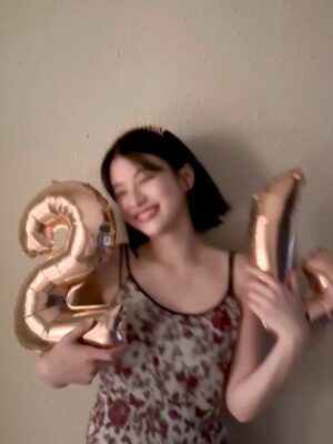Natsuki Deguchi Instagram - 24さいになったよ〜✌︎
たくさんのお祝いほんとにありがとうございます🥹
ほーっんとに感謝の気持ちでいっぱいです。。
出口24才も自分らしく、
いっぱい食べて、いっぱい笑ってハッピーに過ごしたいと思います‼︎
