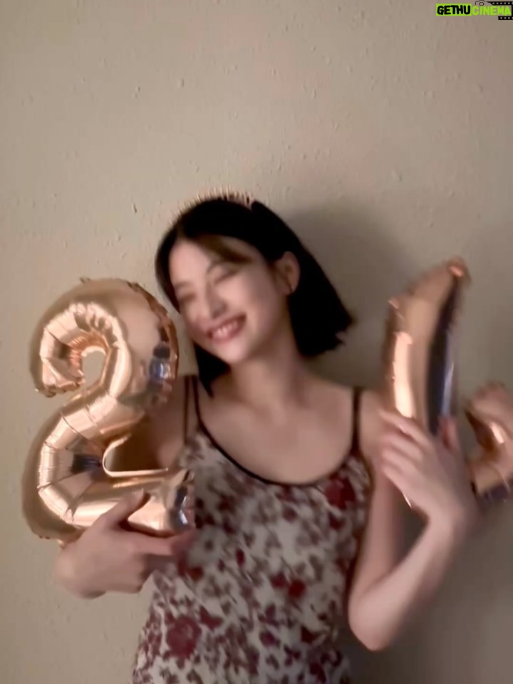 Natsuki Deguchi - 288.1K Likes - 24さいになったよ〜✌︎

たくさんのお祝いほんとにありがとうございます🥹
ほーっんとに感謝の気持ちでいっぱいです。。

出口24才も自分らしく、
いっぱい食べて、いっぱい笑ってハッピーに過ごしたいと思います‼︎
