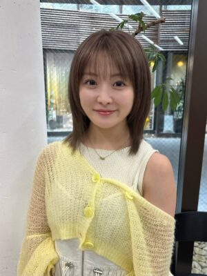 Natsumi Takagi Instagram - 色落ちしてた髪の毛、暗く染めてきた💛
今日の新潟大会は、まだ色落ちしてない暗い髪色を見てもらえる🫶
どうかな〜🥰
楽しみにしててね〜✨
カラーカット💇♀️
@hase_short
