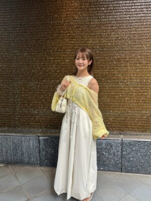 Natsumi Takagi Instagram - 色落ちしてた髪の毛、暗く染めてきた💛
今日の新潟大会は、まだ色落ちしてない暗い髪色を見てもらえる🫶
どうかな〜🥰
楽しみにしててね〜✨
カラーカット💇♀️
@hase_short