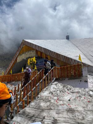 Navjot Kaur Gill Instagram - Meinu yaad a jdo mai 6 class ch c meinu koi puchda c tu kithe jana choni a mai hmesha kehndi c Sri Hemkund Sahib . Aaj kine sal ho gye lakin mera ohi supna c hun jdo meinu avaj aai othe jaan lai mai ek mint nhi socheya te mai chli gyi te mera o 6 class wala supna pura ho gya 🙏🏻 te othe ponchke jo sukoon milda o duniyan te kisi jga te nhi mil sakda eh mai mehsoos krke aai a 🙏🏻