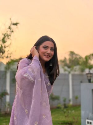 Navjot Kaur Gill Instagram - 💜
📸 - @navrinder_07
Mua - @parulsharmamakeover
Hairstylist - @atulhairstylist