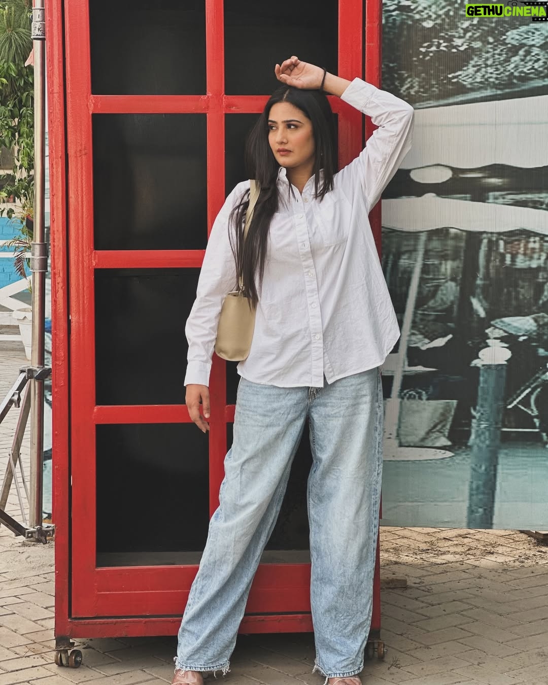 Navjot Kaur Gill - 3.9K Likes - 😎