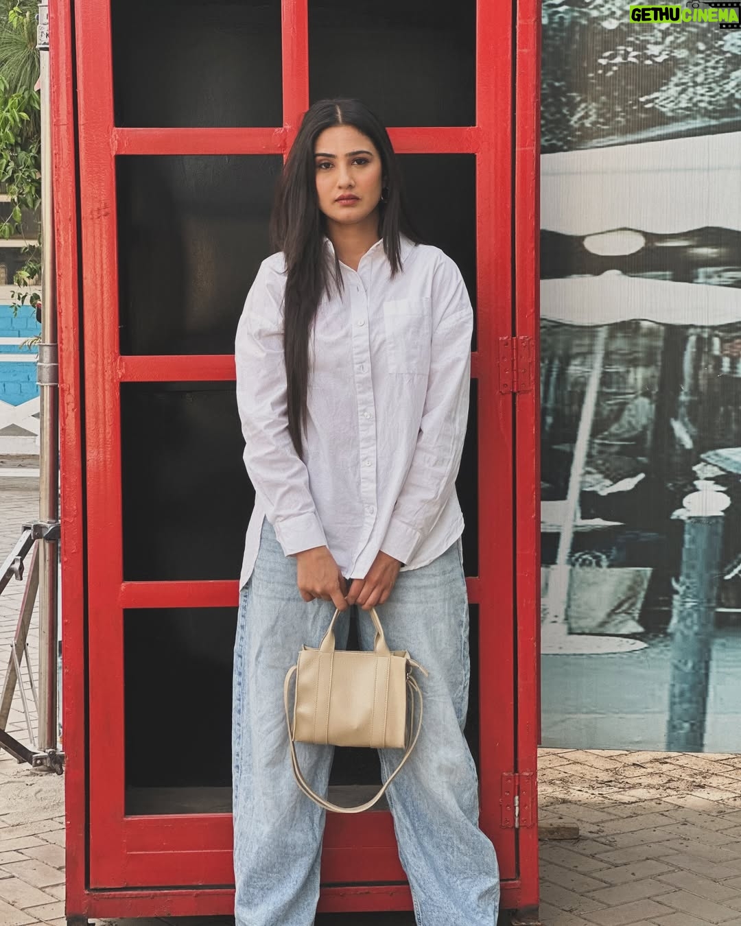 Navjot Kaur Gill - 3.9K Likes - 😎