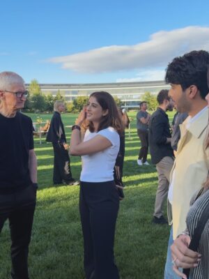 Navya Naveli Nanda Instagram - Day 1 with @apple 💙

#ShotOnIphone