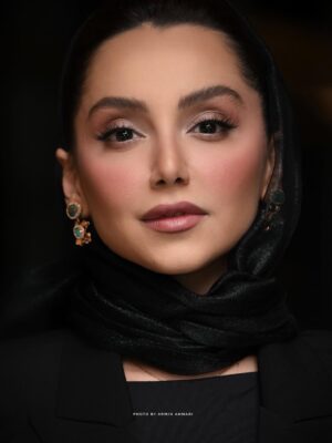 Nazanin Bayati Instagram - هیچوقت رو بودن کسی که از نبودنش می ترسی حساب باز نکن…🐢
۰
لاک پشت🎥
📸📸🙏🏻🌸
۰
۰
@bahmankamyar 🎞️
🐢
🐢
.
.
@sheydakhalilimakeup ❤️
@hodarazeghi ❤️