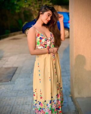 Neeharika Roy Instagram - Sun-kissed & loving it🌼🌿
.
🧿
#neeharikaroy