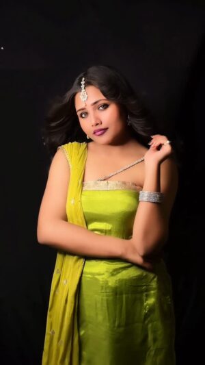 Neha Rana Instagram - Batao kon hai wo 🤔? Sawli si ladki
.
.
.
#explore #trending #explorepage #reelitfeelit #love #instadaily #trendingreels #trendingsongs #reelinstagram #sawalisiekladki🦋❤️