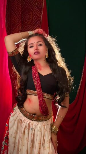 Neha Rana Instagram - Lahu muh lag gaya 🫣 #navratrivibes
.
.
#navratrispecial❤️ #navratrichaniyacholi #navratri2025 #dandiya #lahumuhlaggaya #ramleela #deepikapadukone #ranveersingh❤️ #reelitfeelit #trending #trendingsongs #love #explore #fyp #neharana
