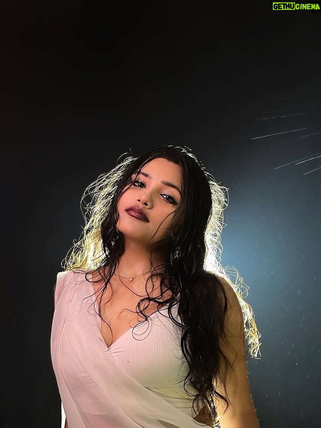 Neha Rana - 1K Likes - No nauk tauk please!!! 😉
,
.
.
#picpftheday #monsoom #rain #tremding #picture #explore #neharana #viral