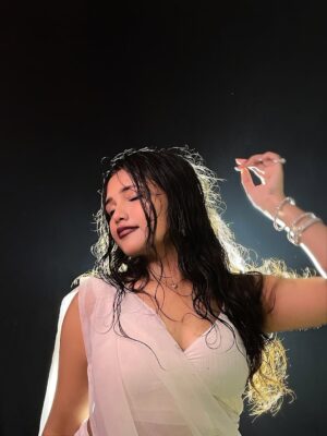Neha Rana Instagram - No nauk tauk please!!! 😉
,
.
.
#picpftheday #monsoom #rain #tremding #picture #explore #neharana #viral