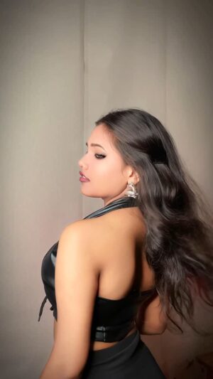 Neha Rana Instagram - Azul 🔥
.
.
#azul #trendingaudio❤️ #trendingsongs #trend #gururamdhawa #insta #viral #explore #trending #reelitfeelit #trendingreels