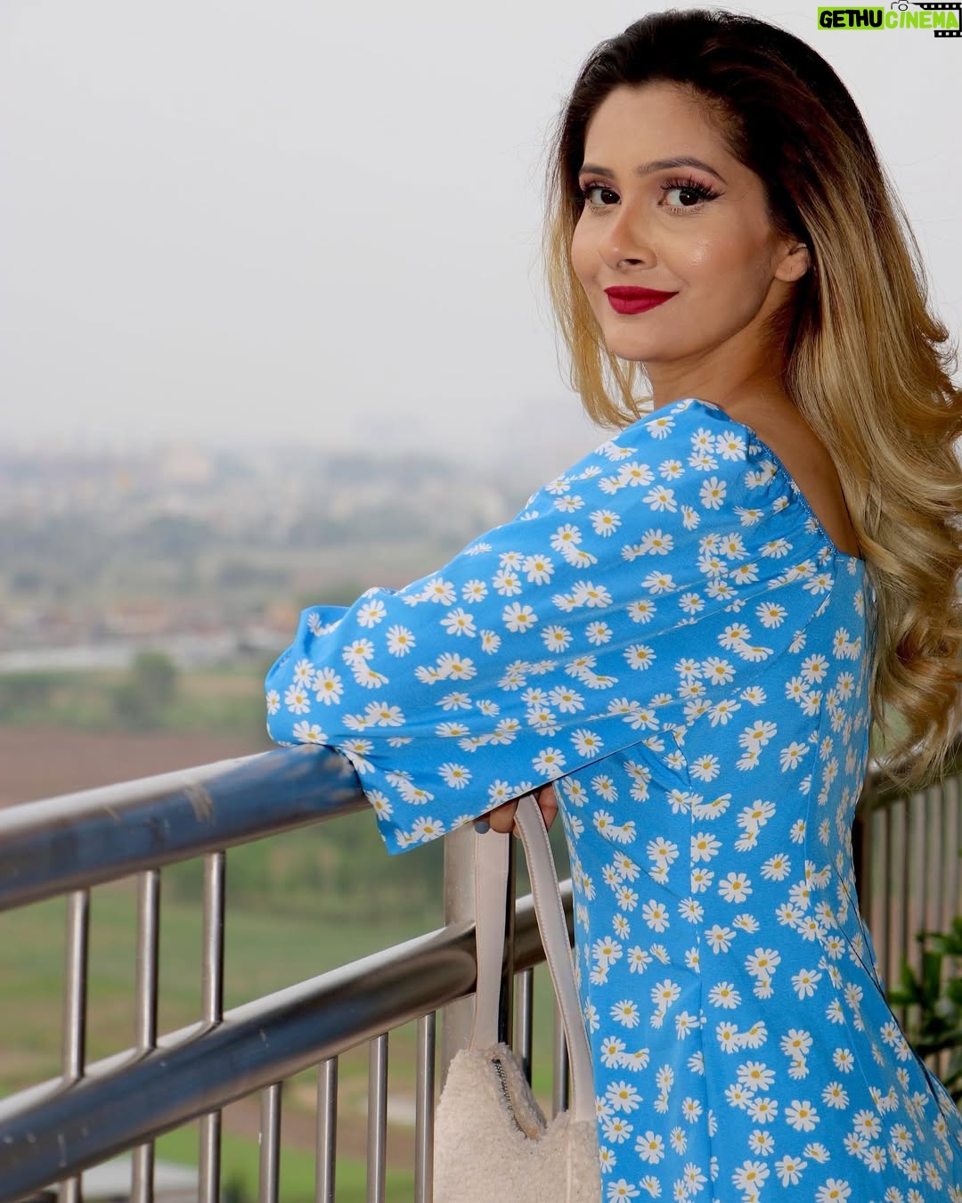 Neha Singh - 819 Likes - 💙

Looks by @makeup_by_mandeep_ 🥰