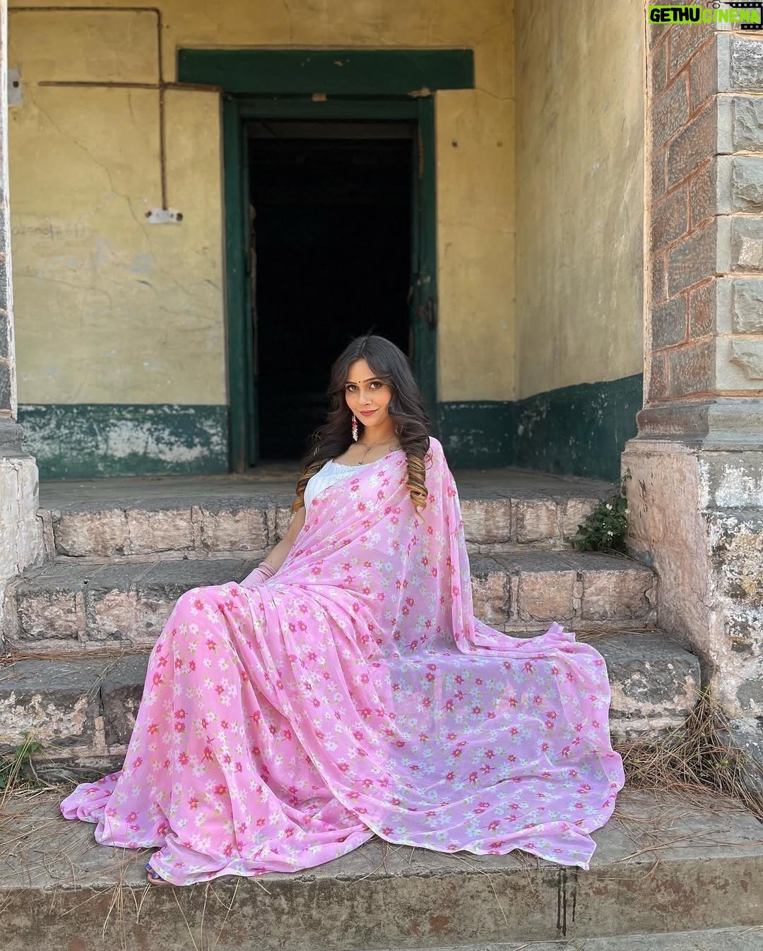 Neha Singh - 568 Likes - Beautiful pink flower print saree by @dezeb.in 💕🥰 in very affordable price 🥰go nd buy it now ✅

Makeup by @celebritymuamandeep 💕