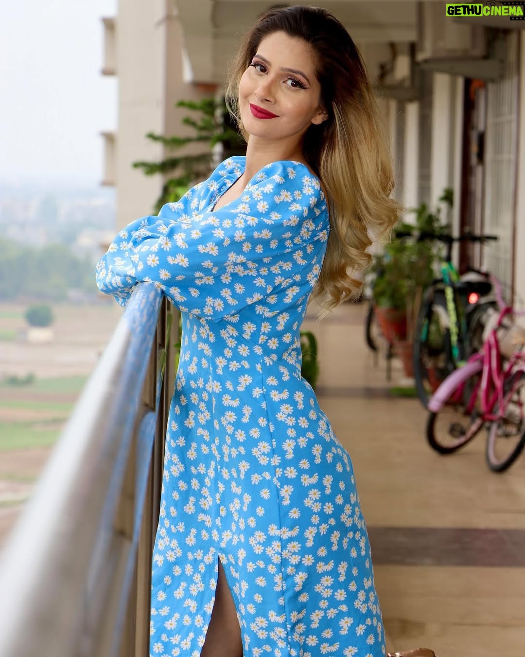Neha Singh - 819 Likes - 💙

Looks by @makeup_by_mandeep_ 🥰