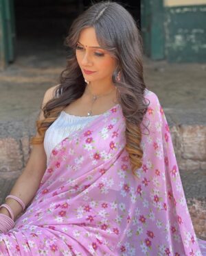 Neha Singh Instagram - Beautiful pink flower print saree by @dezeb.in 💕🥰 in very affordable price 🥰go nd buy it now ✅

Makeup by @celebritymuamandeep 💕