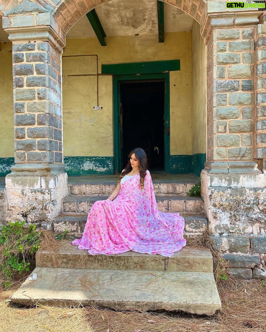 Neha Singh - 568 Likes - Beautiful pink flower print saree by @dezeb.in 💕🥰 in very affordable price 🥰go nd buy it now ✅

Makeup by @celebritymuamandeep 💕
